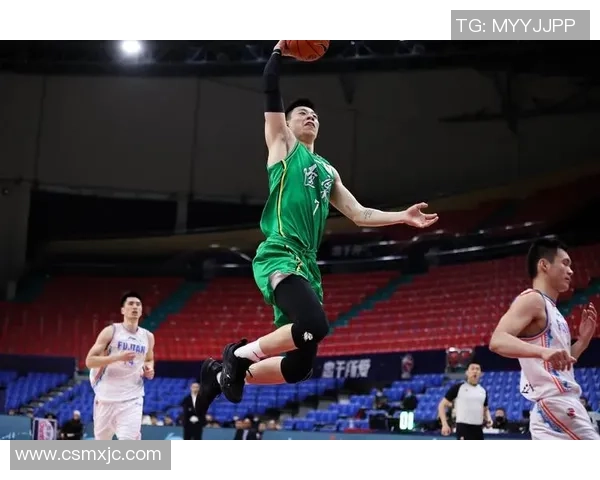 重庆篮球队以51分领跑冠军赛积分榜展现强劲实力和团队合作精神